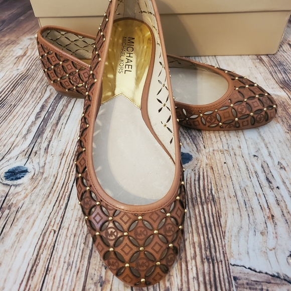 Michael Kors Gabriella Flats - Picture 6 of 11